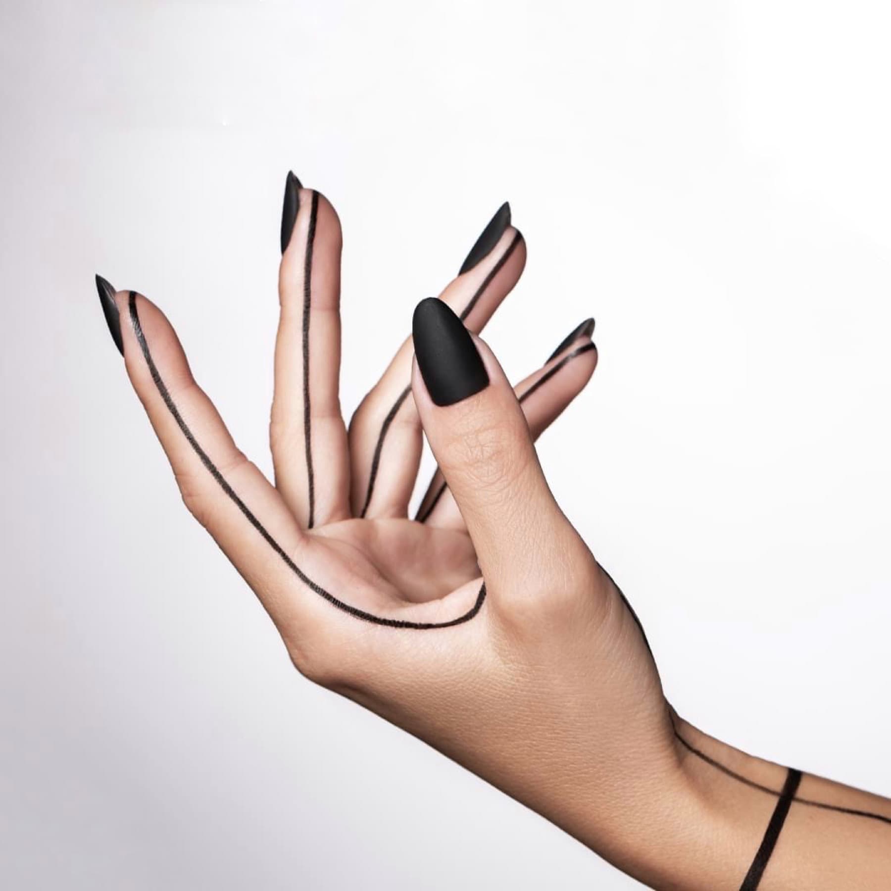 Manichiură minimalistă, Maria Dobre Nails Academy